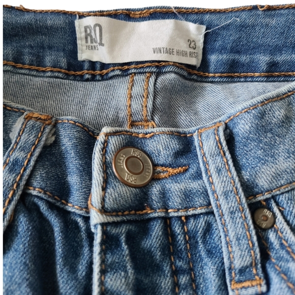 RSQ| DISTRESSED | VINTAGE HIGH RISE JEAN SHORTS | SIZE 23 - Picture 5 of 11
